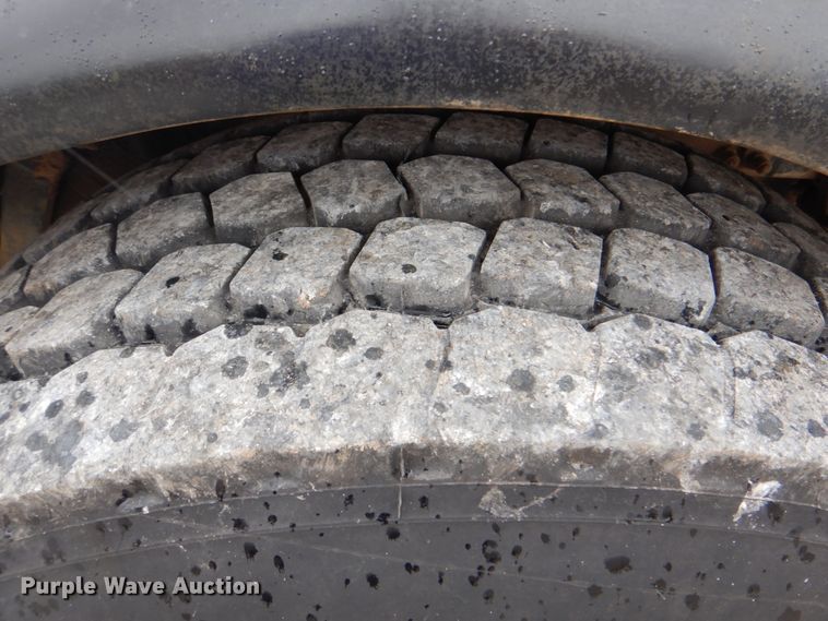 image for item HX9175 2007 Peterbilt 335  crane truck