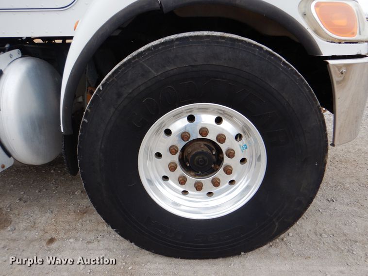 image for item HX9175 2007 Peterbilt 335  crane truck