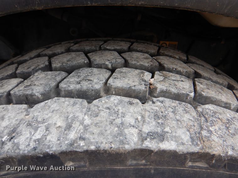 image for item HX9175 2007 Peterbilt 335  crane truck