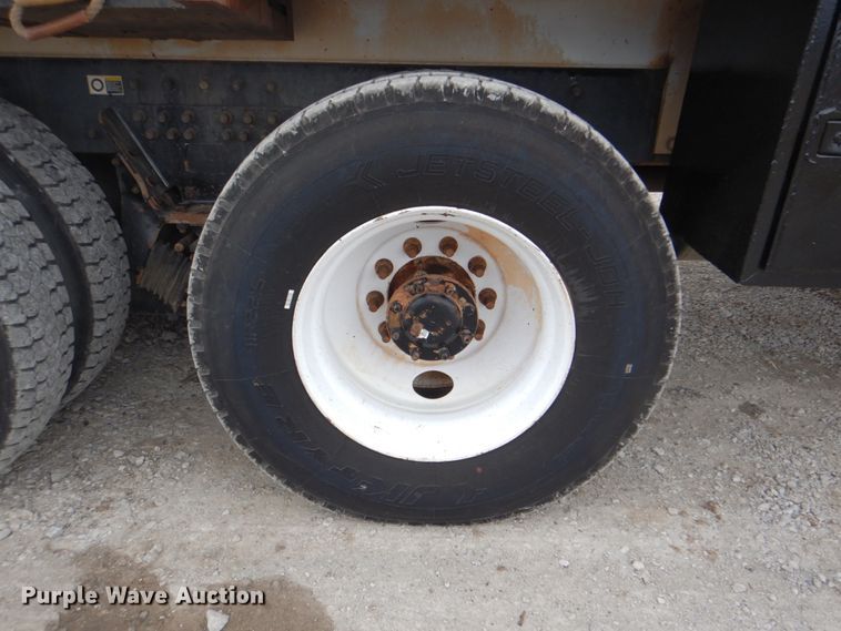 image for item HX9175 2007 Peterbilt 335  crane truck