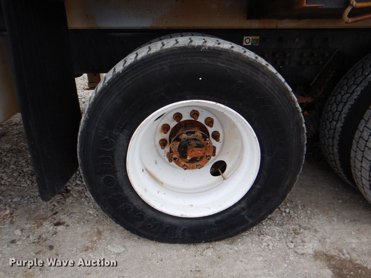 image for item HX9175 2007 Peterbilt 335  crane truck