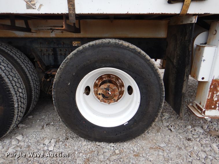 image for item HX9175 2007 Peterbilt 335  crane truck