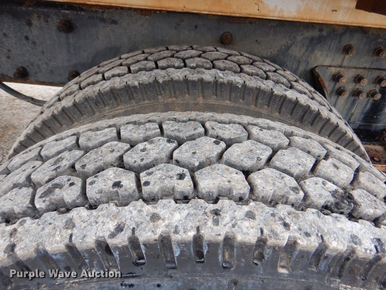 image for item HX9175 2007 Peterbilt 335  crane truck