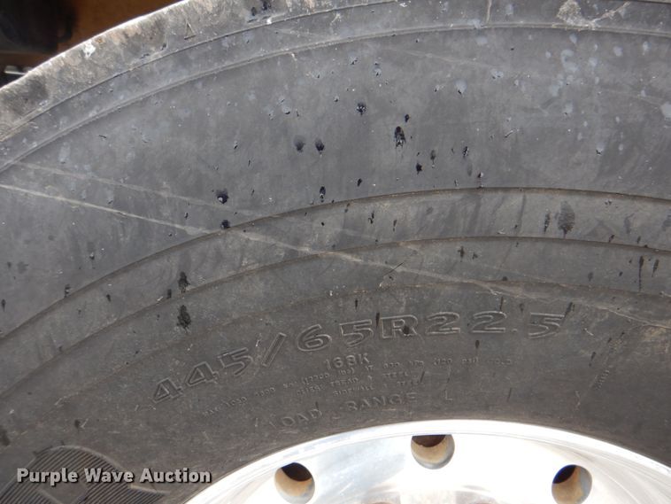 image for item HX9175 2007 Peterbilt 335  crane truck