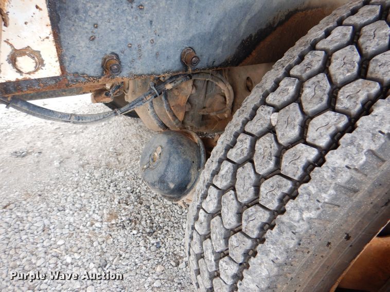 image for item HX9175 2007 Peterbilt 335  crane truck