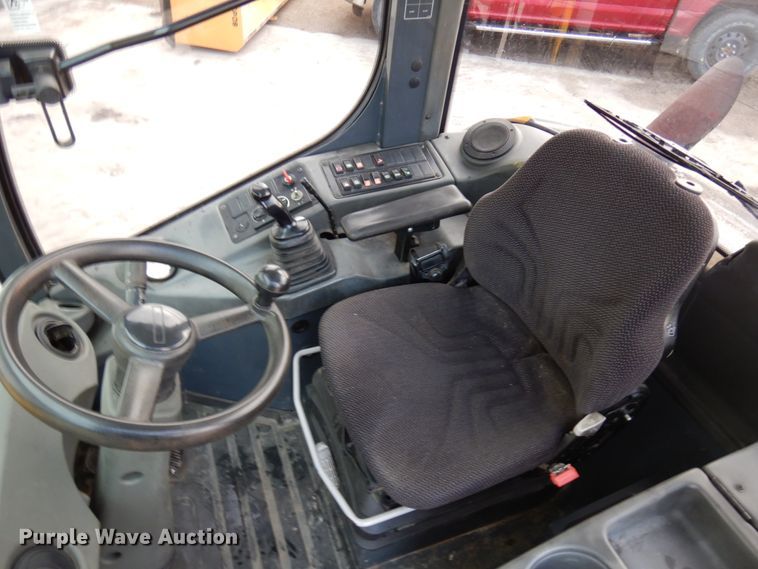 image for item IA9414 2015 John Deere 204K  wheel loader