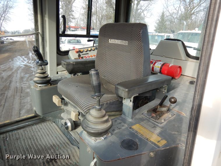 image for item IA9429 2000 Liebherr-America LR632  track loader