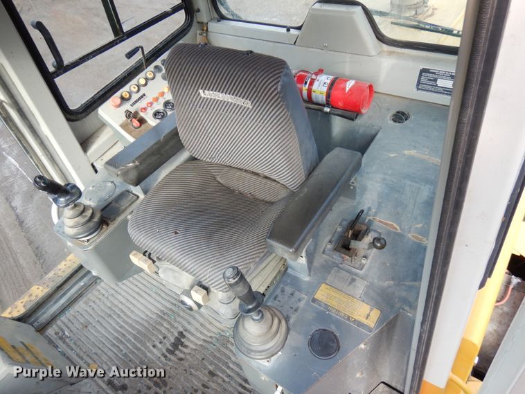 image for item IA9429 2000 Liebherr-America LR632  track loader