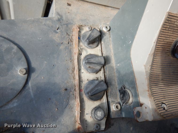 image for item IA9429 2000 Liebherr-America LR632  track loader