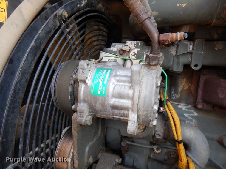 image for item IA9429 2000 Liebherr-America LR632  track loader