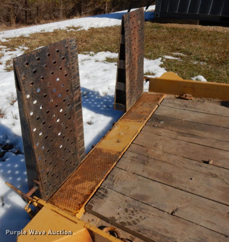 image for item IA9431 2007 Towmaster utility trailer