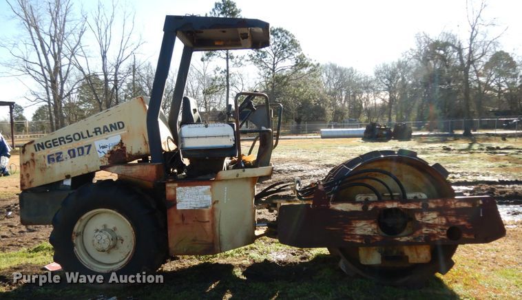 image for item ID9998 Ingersoll Rand SD-70F Pro Pac  single drum roller