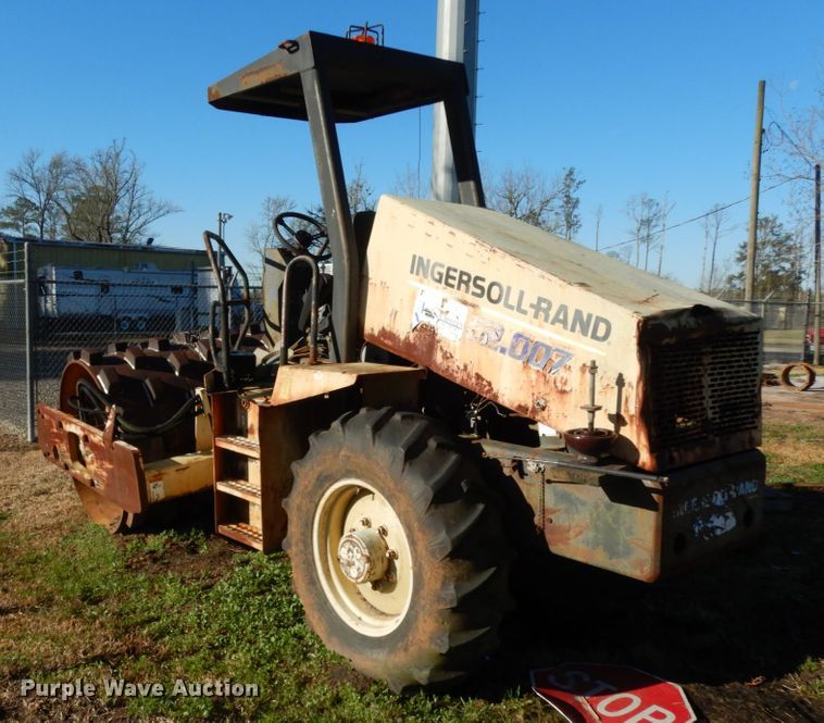 image for item ID9998 Ingersoll Rand SD-70F Pro Pac  single drum roller