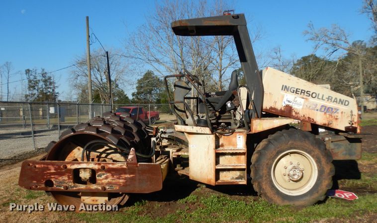 image for item ID9998 Ingersoll Rand SD-70F Pro Pac  single drum roller