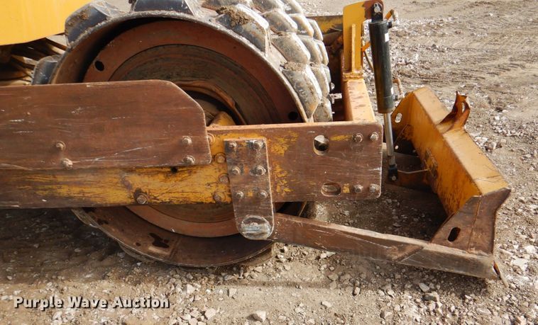 image for item IK9795 1993 Hypac C822A  single drum vibratory roller