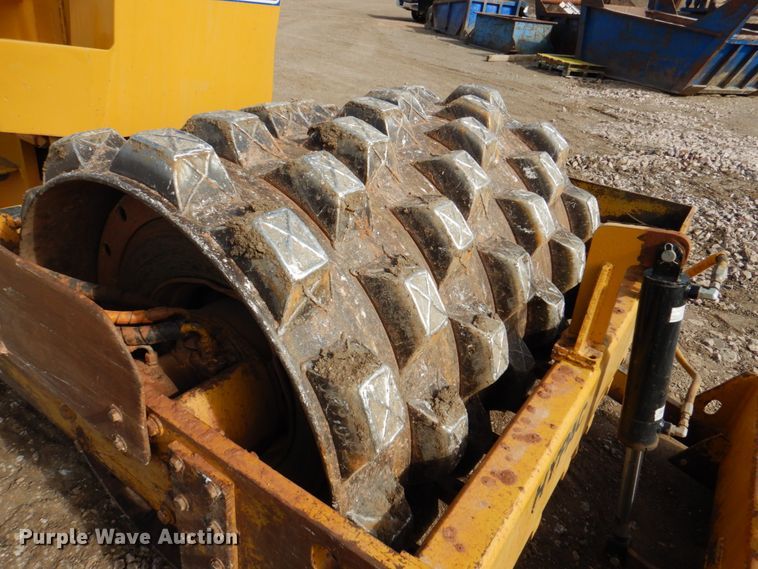 image for item IK9795 1993 Hypac C822A  single drum vibratory roller