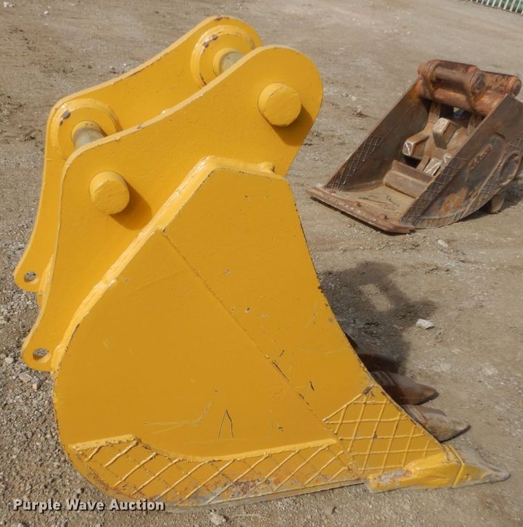 image for item IK9797 26.5"W excavator bucket