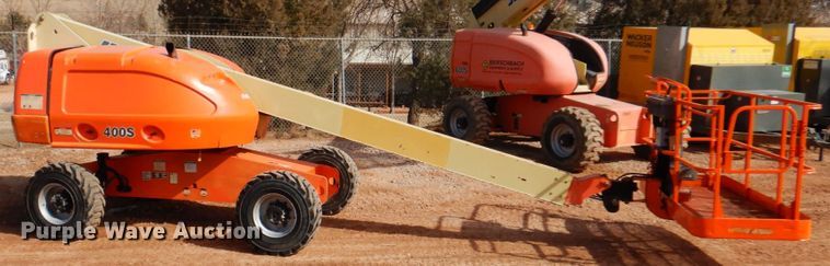 image for item IK9802 2006 JLG 400S  boom lift