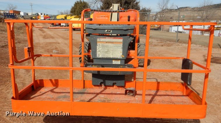 image for item IK9802 2006 JLG 400S  boom lift