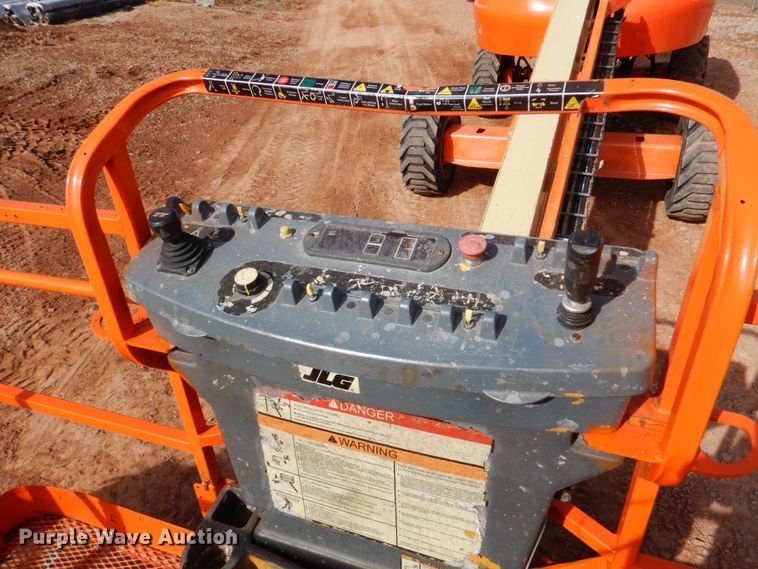 image for item IK9802 2006 JLG 400S  boom lift