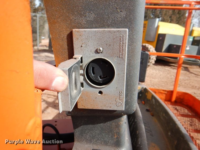 image for item IK9802 2006 JLG 400S  boom lift