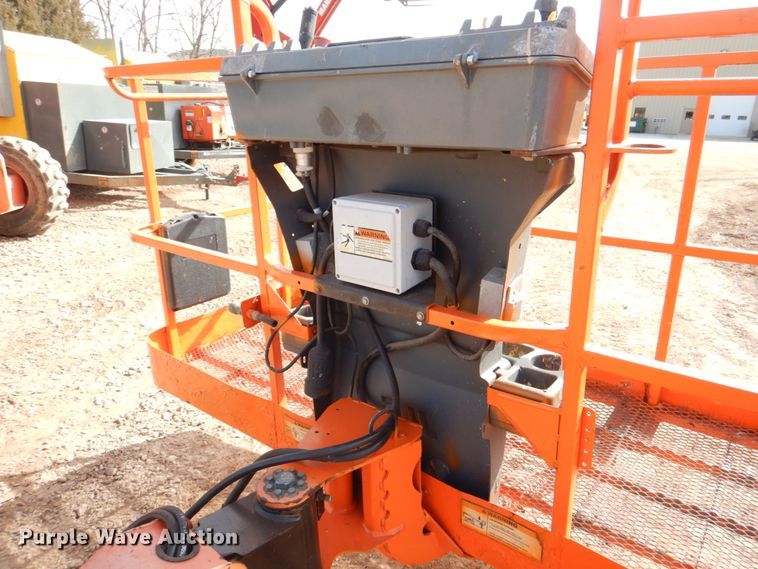 image for item IK9802 2006 JLG 400S  boom lift
