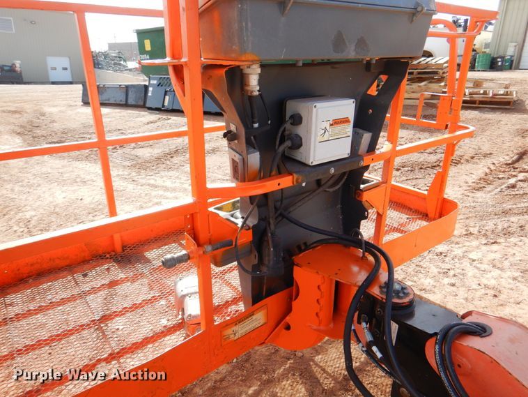 image for item IK9802 2006 JLG 400S  boom lift