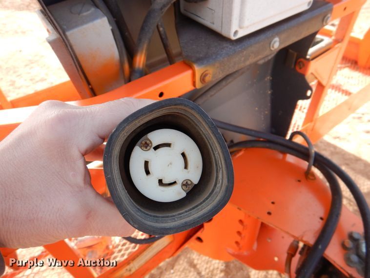 image for item IK9802 2006 JLG 400S  boom lift