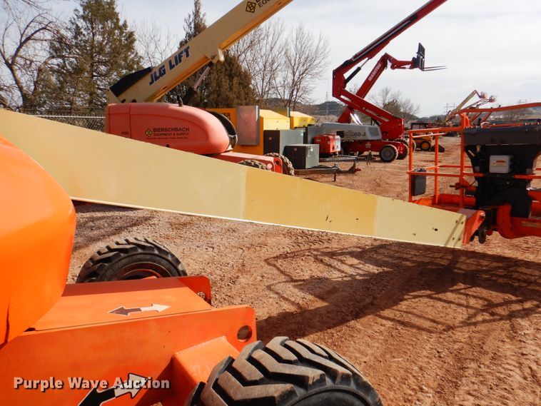 image for item IK9802 2006 JLG 400S  boom lift