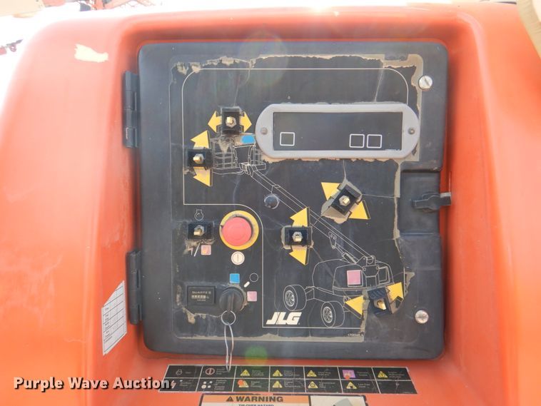 image for item IK9802 2006 JLG 400S  boom lift