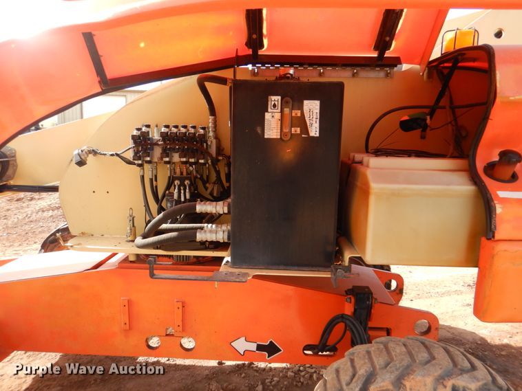 image for item IK9802 2006 JLG 400S  boom lift