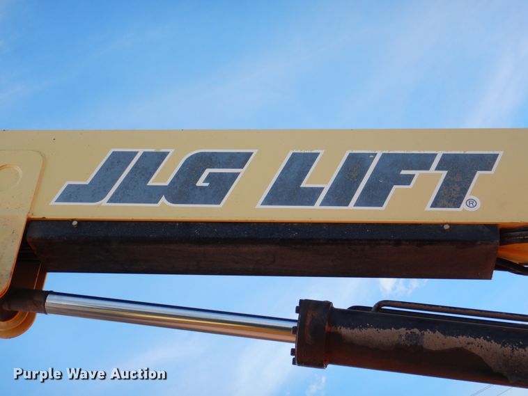 image for item IK9802 2006 JLG 400S  boom lift