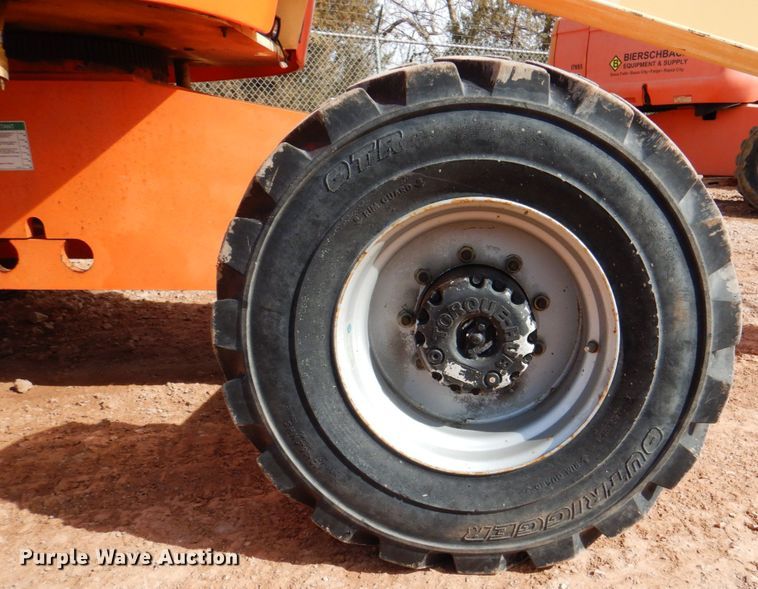 image for item IK9802 2006 JLG 400S  boom lift