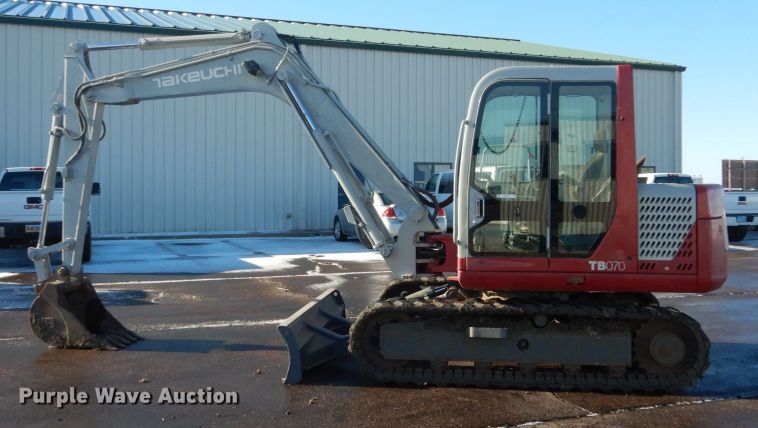 image for item IK9821 1998 Takeuchi TB070  excavator