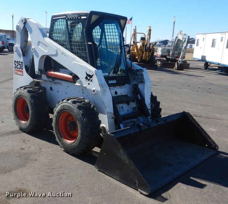 image for item IK9828 2006 Bobcat S250  skid steer loader
