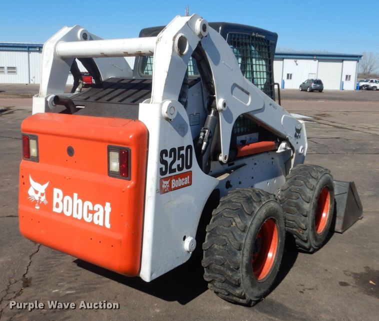 image for item IK9828 2006 Bobcat S250  skid steer loader