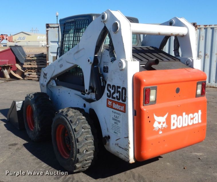image for item IK9828 2006 Bobcat S250  skid steer loader