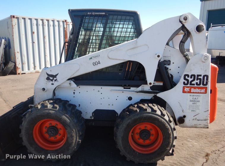 image for item IK9828 2006 Bobcat S250  skid steer loader