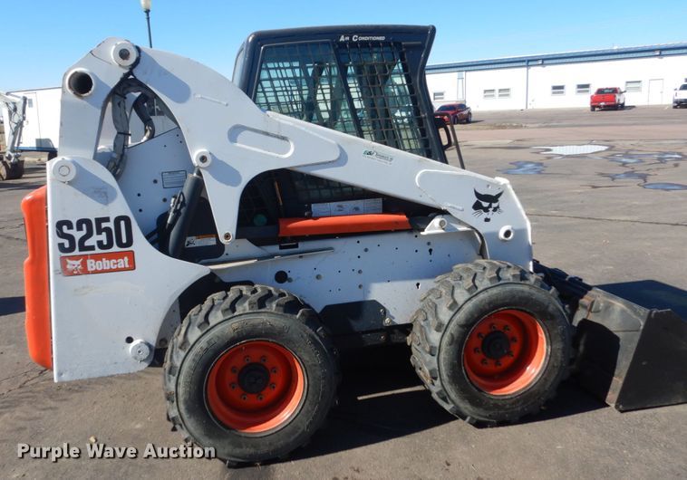 image for item IK9828 2006 Bobcat S250  skid steer loader