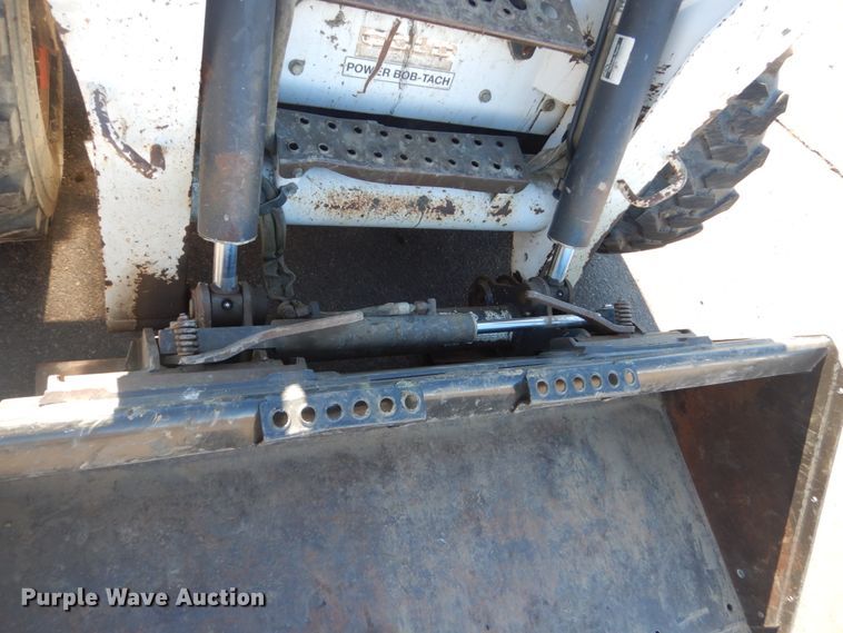 image for item IK9828 2006 Bobcat S250  skid steer loader