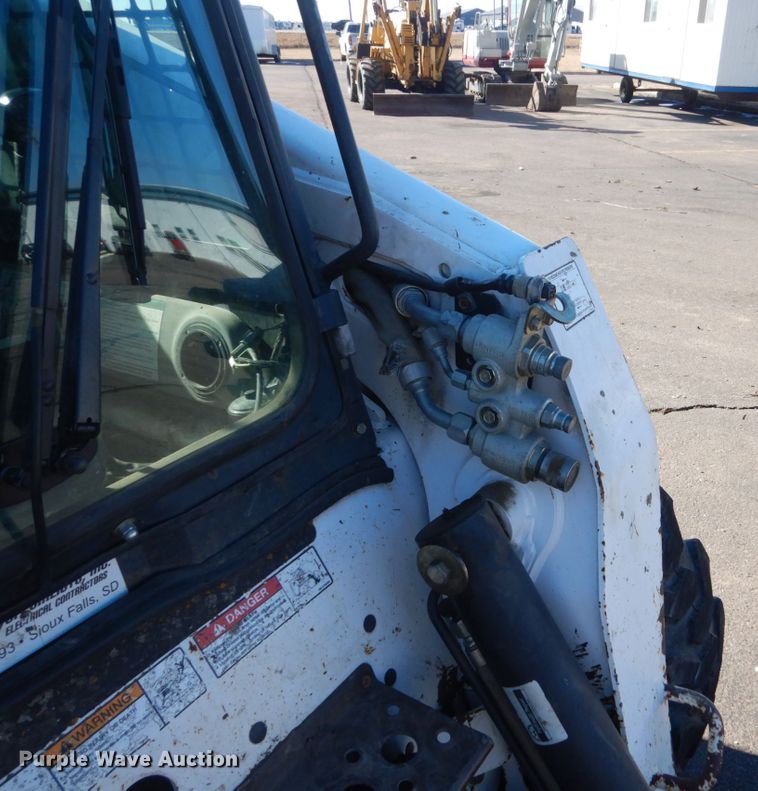 image for item IK9828 2006 Bobcat S250  skid steer loader