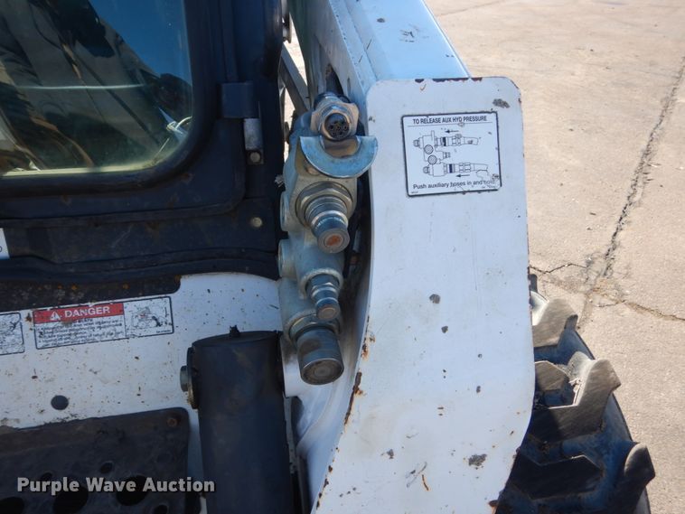 image for item IK9828 2006 Bobcat S250  skid steer loader