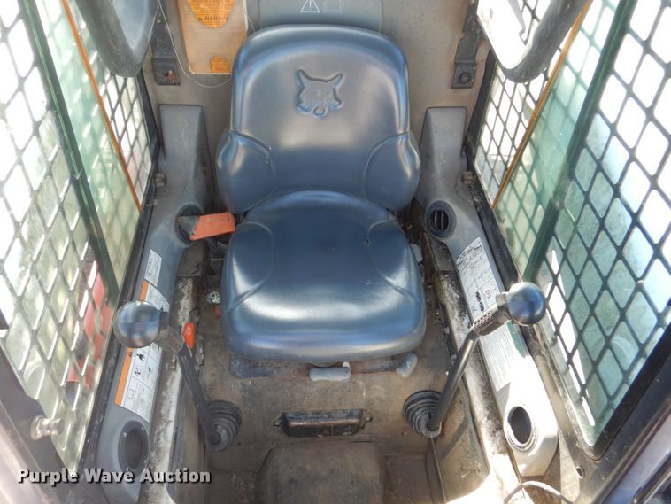 image for item IK9828 2006 Bobcat S250  skid steer loader