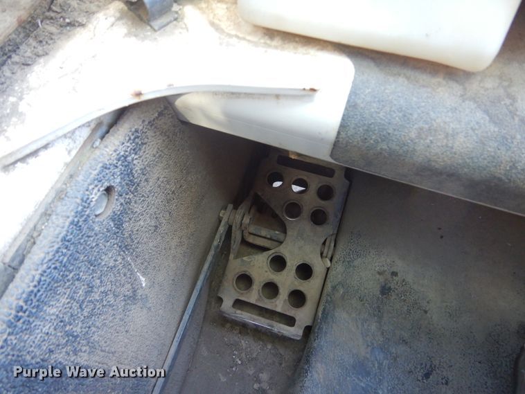 image for item IK9828 2006 Bobcat S250  skid steer loader