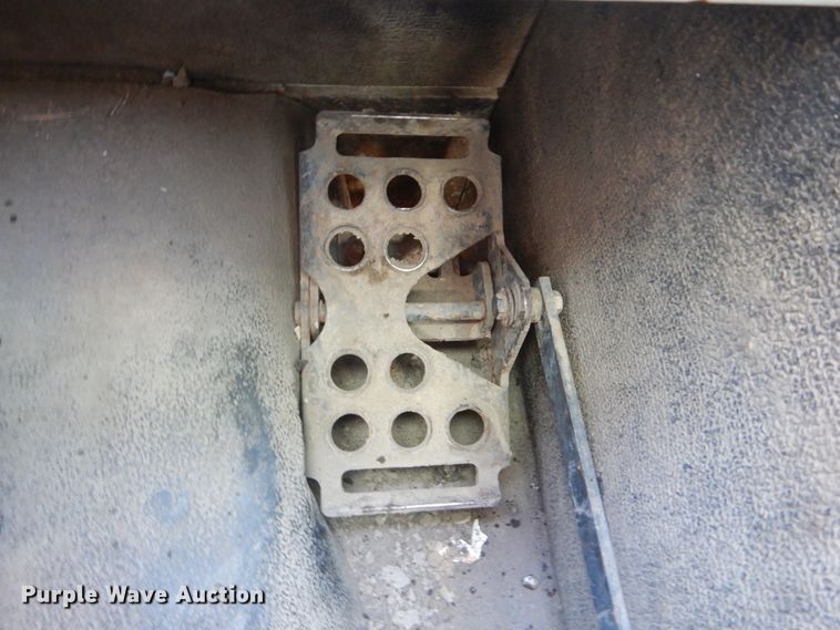 image for item IK9828 2006 Bobcat S250  skid steer loader