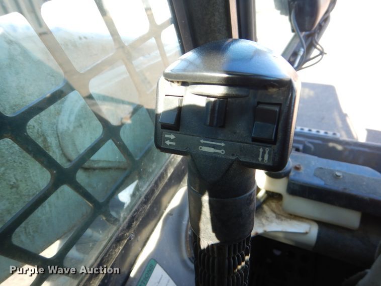 image for item IK9828 2006 Bobcat S250  skid steer loader