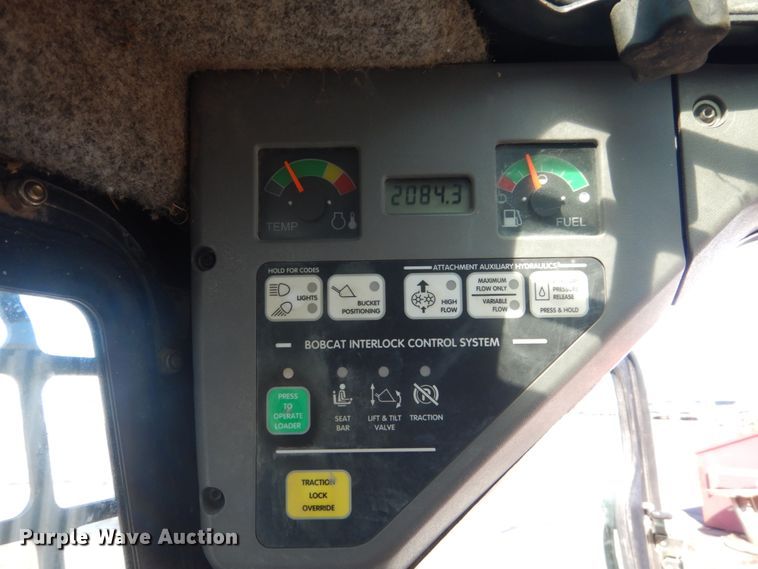 image for item IK9828 2006 Bobcat S250  skid steer loader