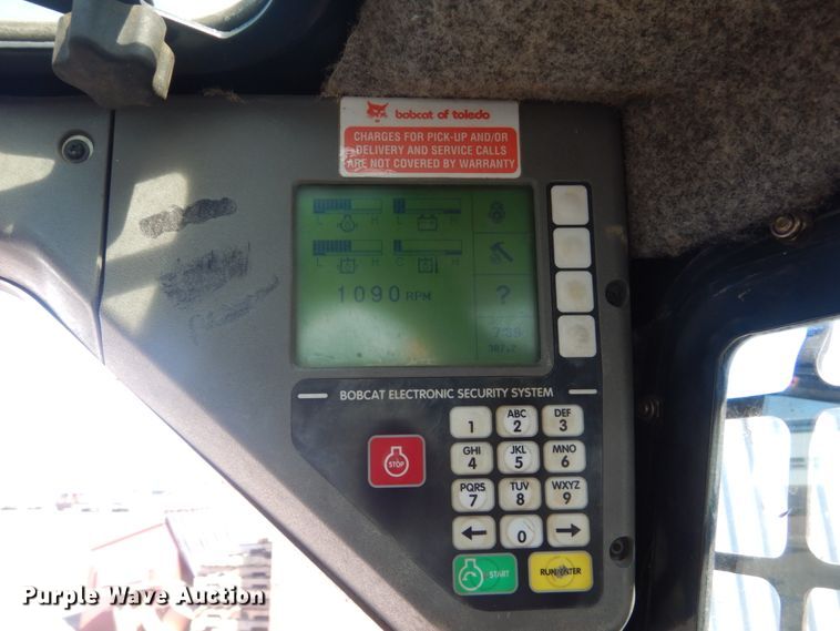 image for item IK9828 2006 Bobcat S250  skid steer loader