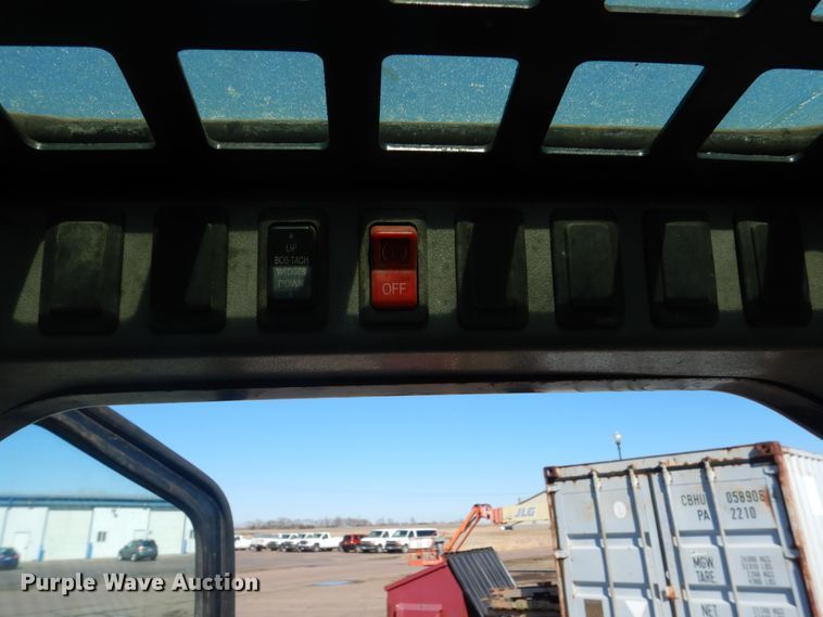 image for item IK9828 2006 Bobcat S250  skid steer loader