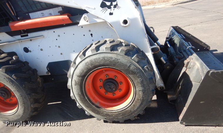 image for item IK9828 2006 Bobcat S250  skid steer loader